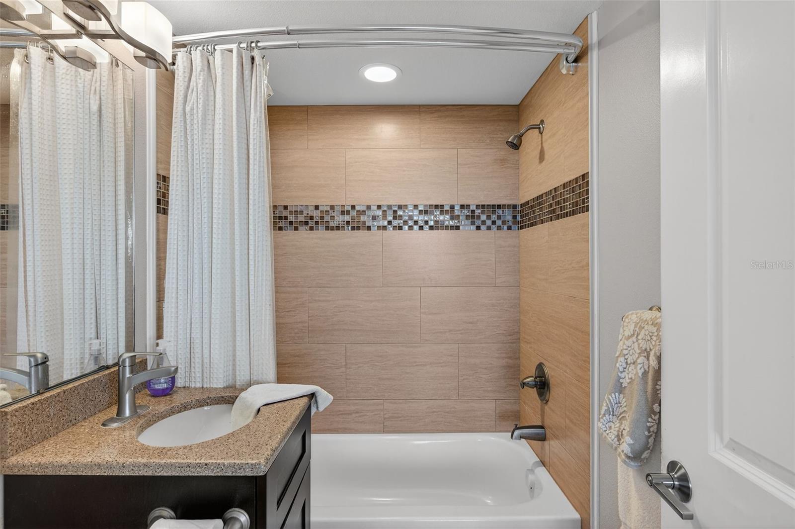 Image 22 of 92 For 223 Island Way 6d