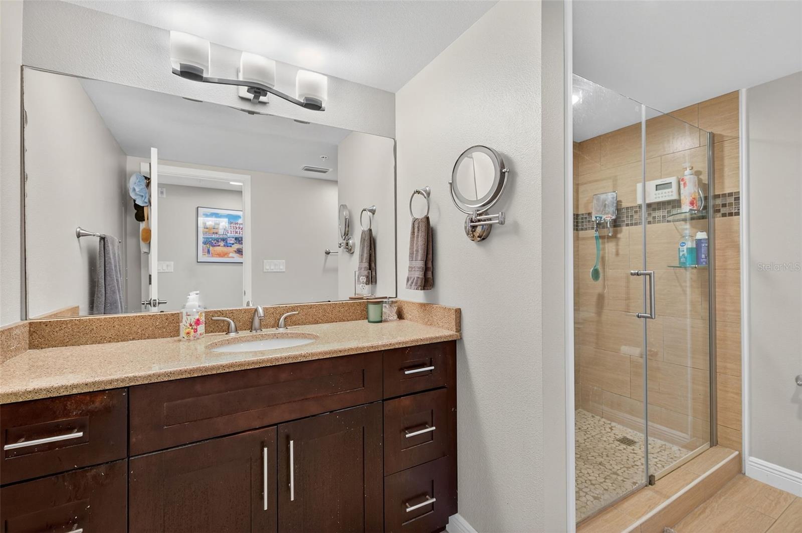 Image 29 of 92 For 223 Island Way 6d