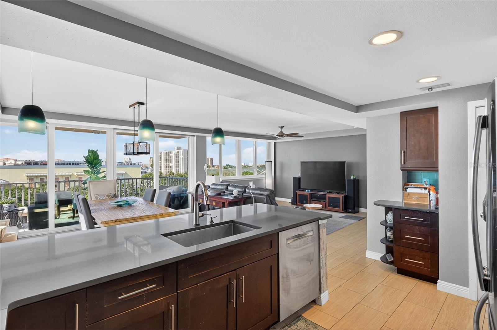 Image 3 of 92 For 223 Island Way 6d