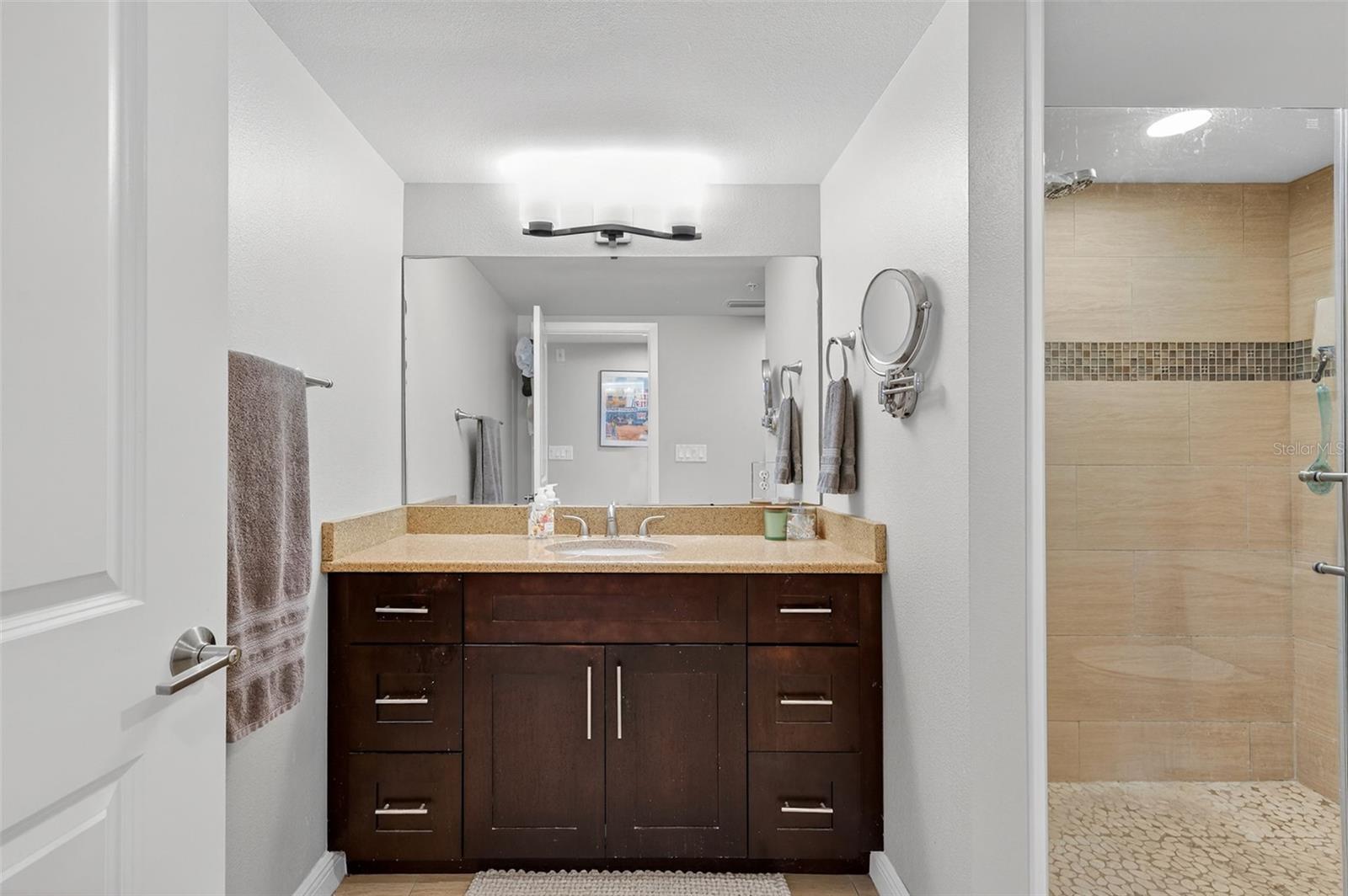 Image 32 of 92 For 223 Island Way 6d