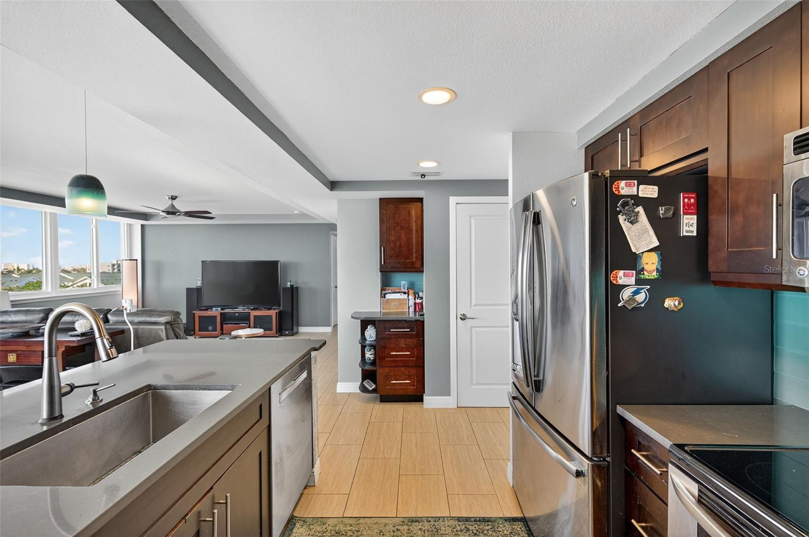 Image 4 of 92 For 223 Island Way 6d