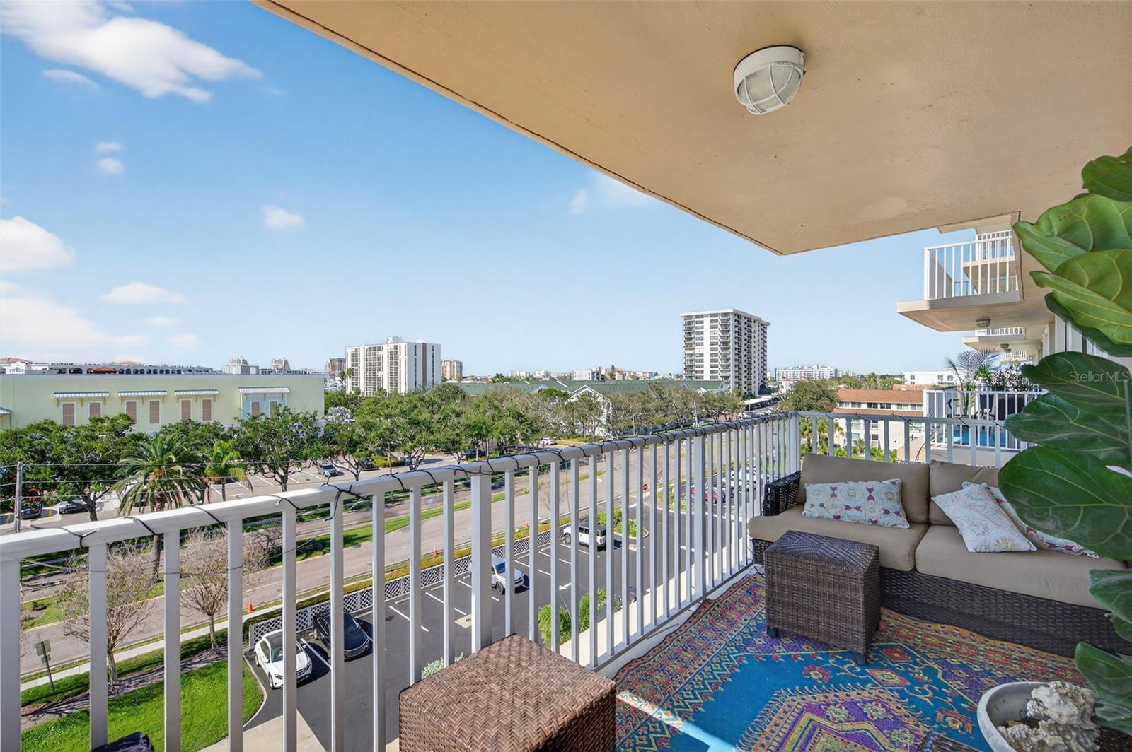 Image 42 of 92 For 223 Island Way 6d