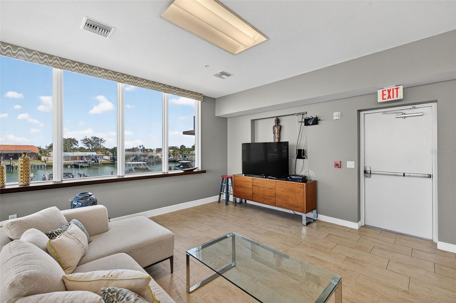 Image 47 of 92 For 223 Island Way 6d