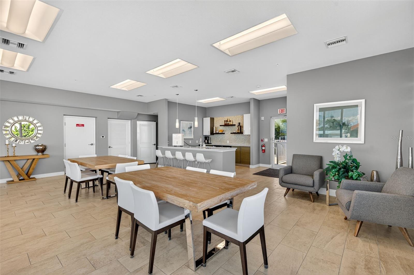 Image 50 of 92 For 223 Island Way 6d