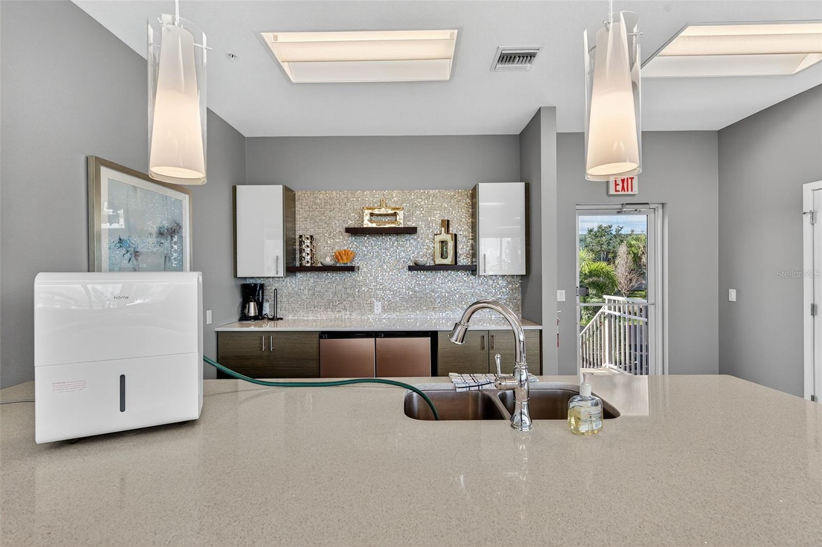 Image 52 of 92 For 223 Island Way 6d