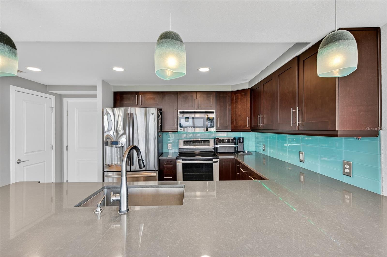 Image 7 of 92 For 223 Island Way 6d