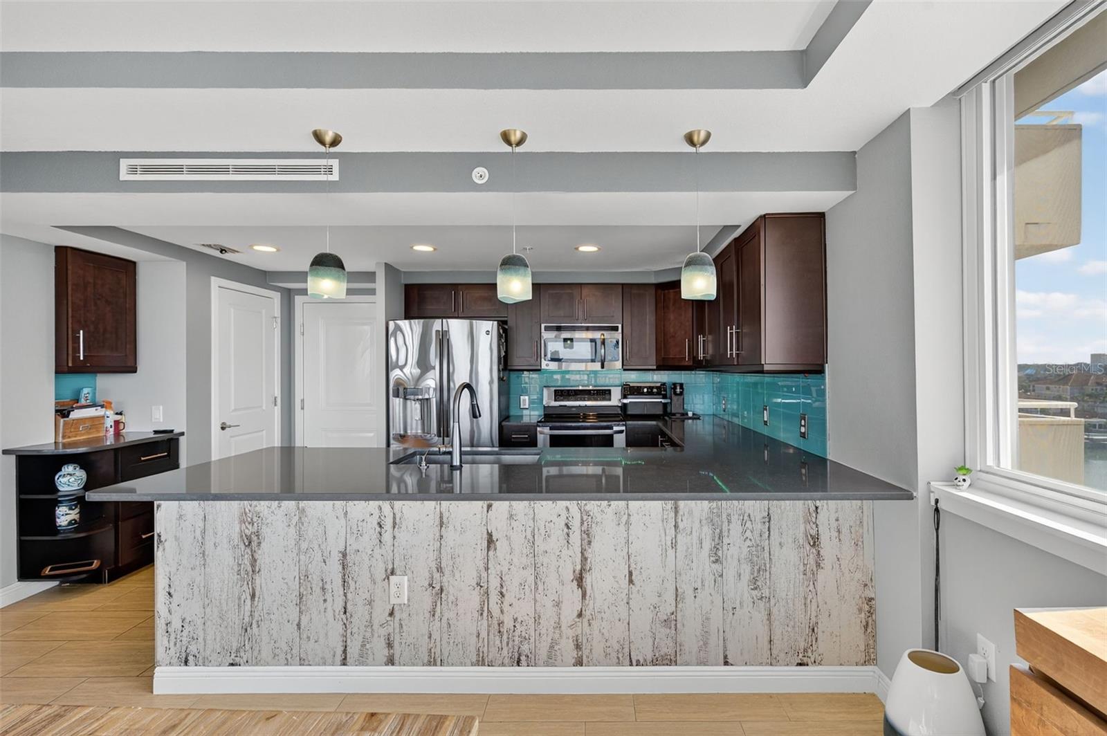 Image 8 of 92 For 223 Island Way 6d