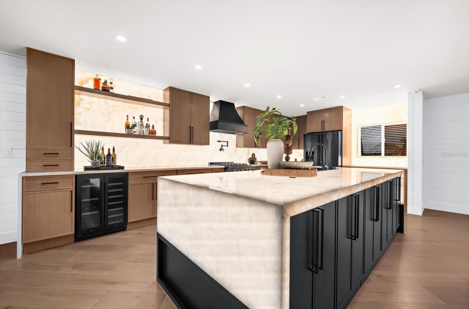 Listing photo id 14 for 330 Leeward Island