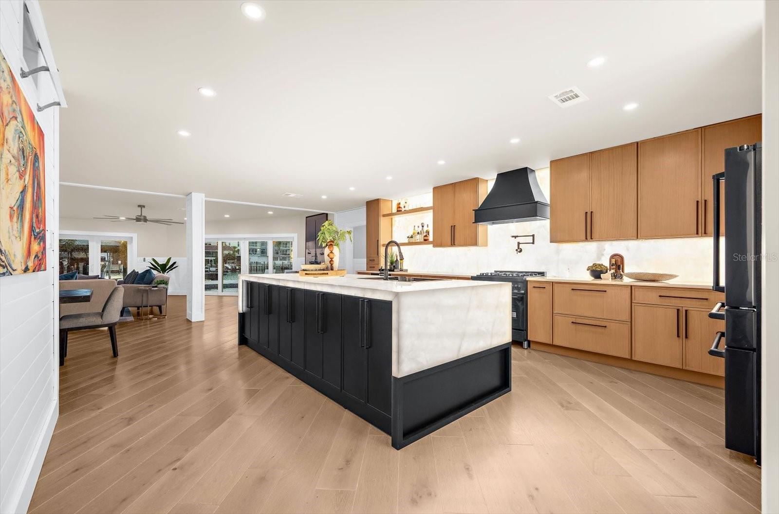 Listing photo id 17 for 330 Leeward Island