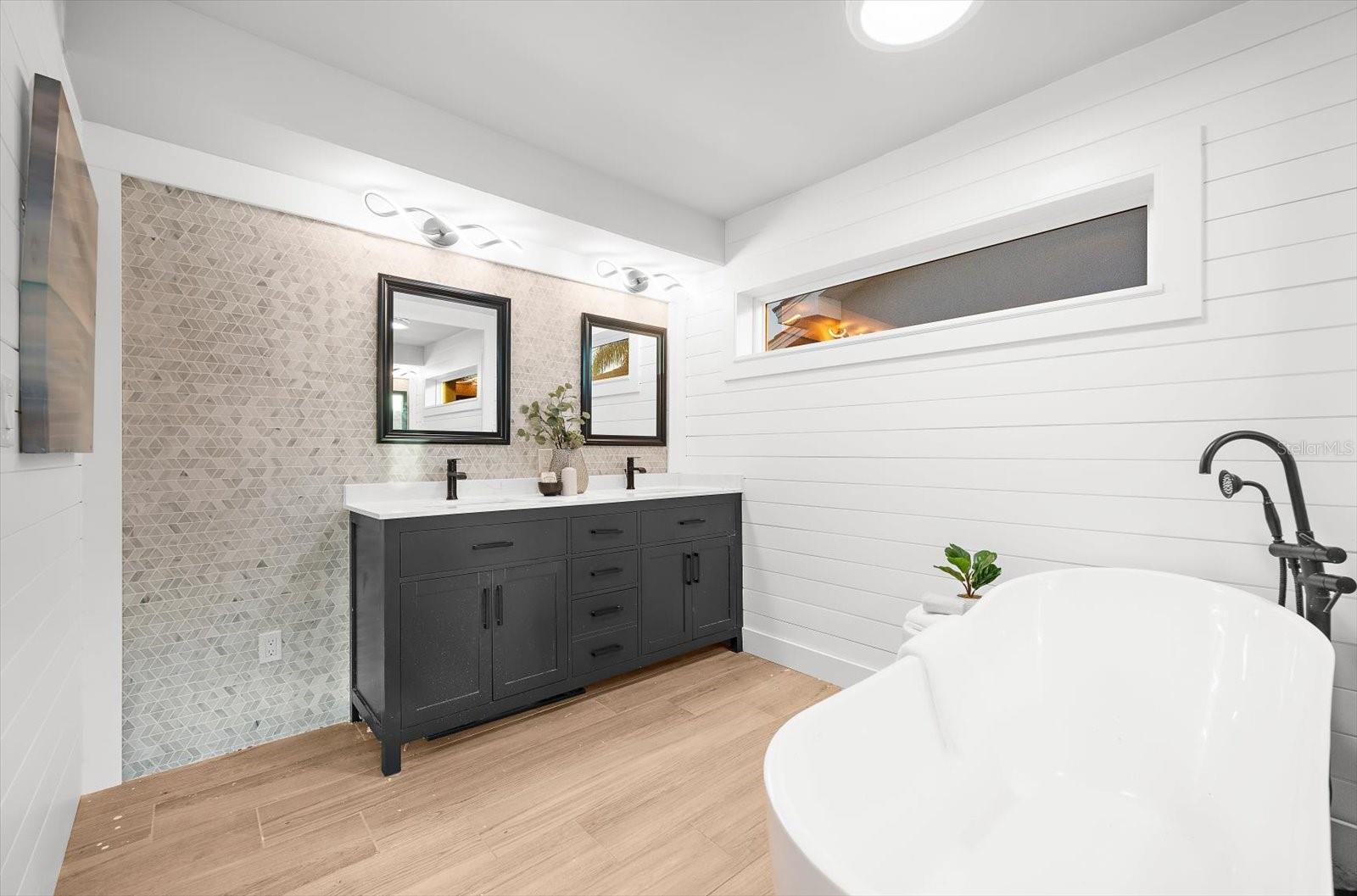 Listing photo id 28 for 330 Leeward Island