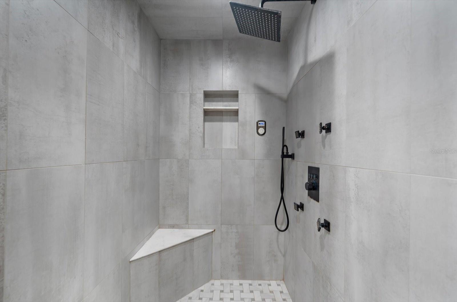 Listing photo id 30 for 330 Leeward Island