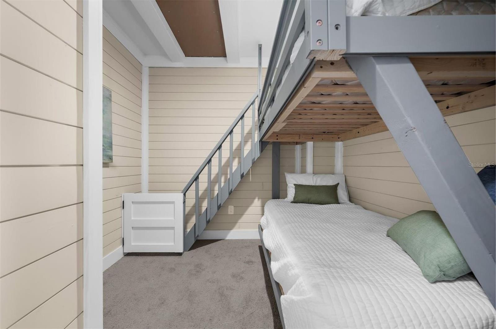 Listing photo id 40 for 330 Leeward Island