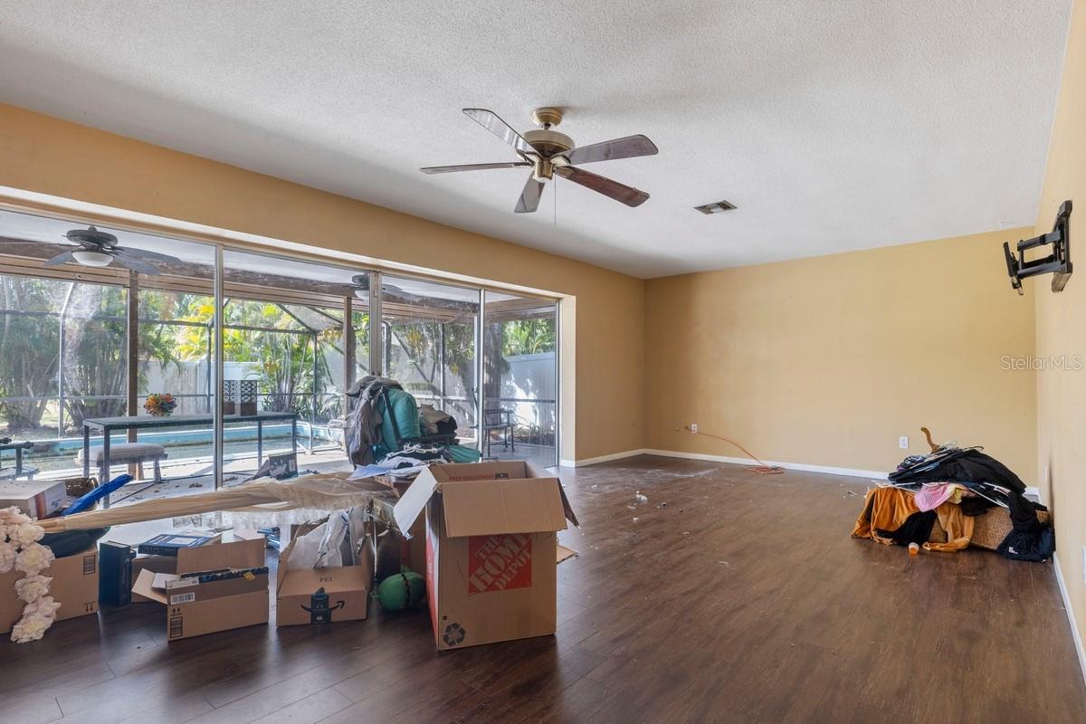 Image 13 of 35 For 5687 Eichen Circle E