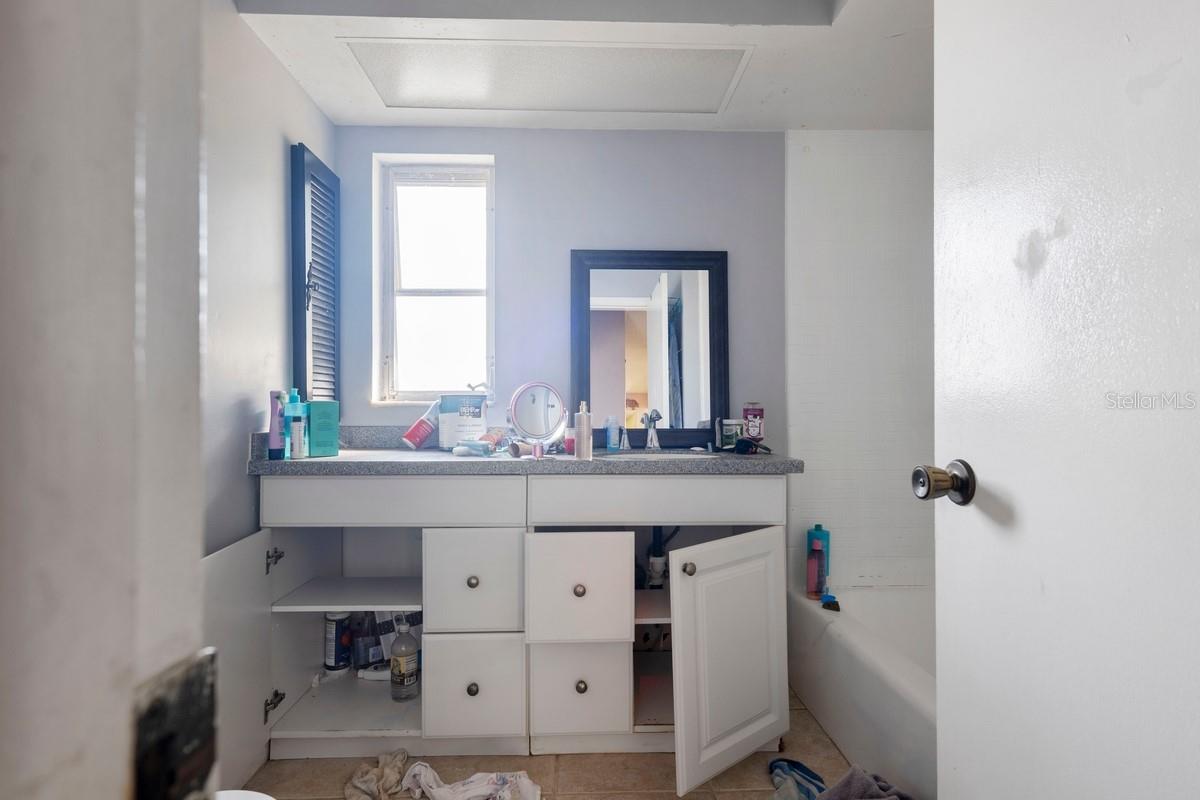 Image 23 of 35 For 5687 Eichen Circle E