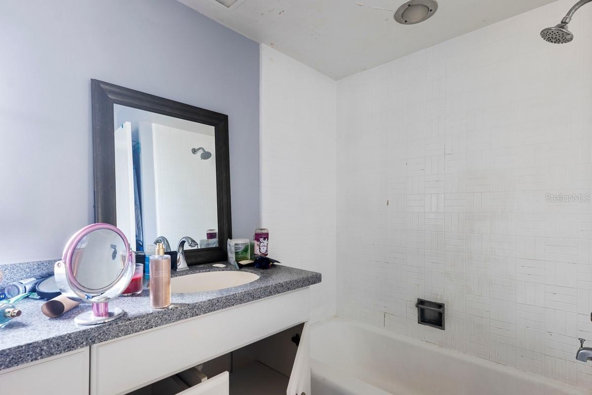 Image 24 of 35 For 5687 Eichen Circle E