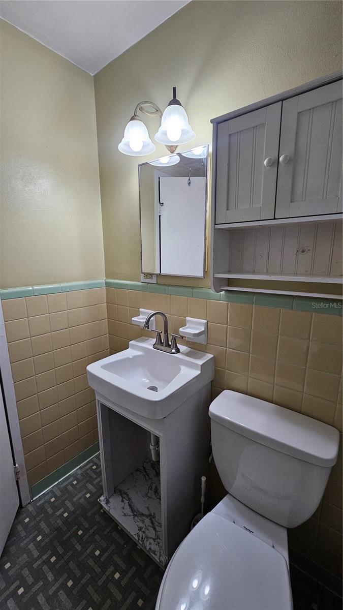 Image 11 of 17 For 1413 Warren Avenue