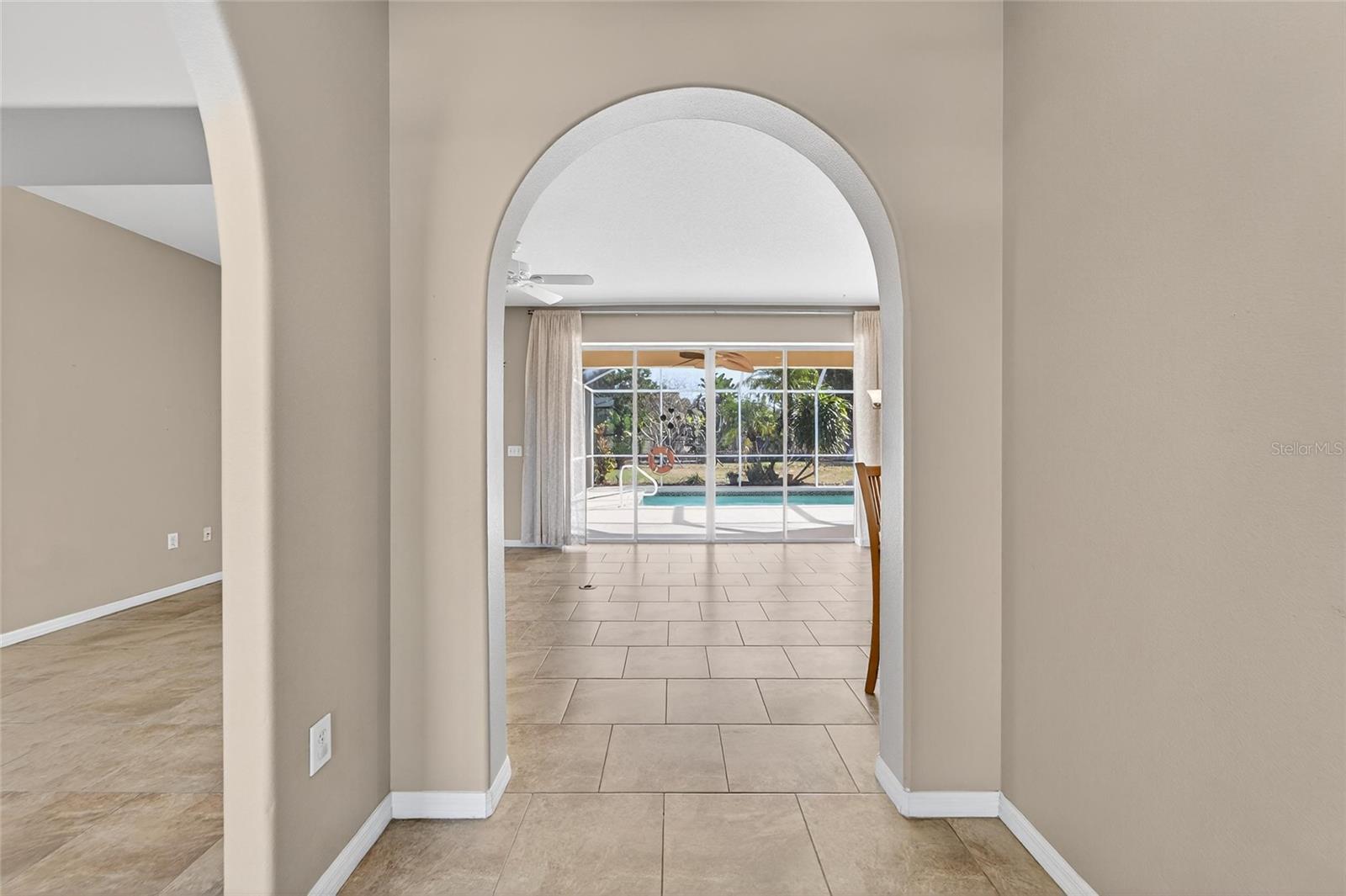 Image 11 of 87 For 1615 Oracle Drive