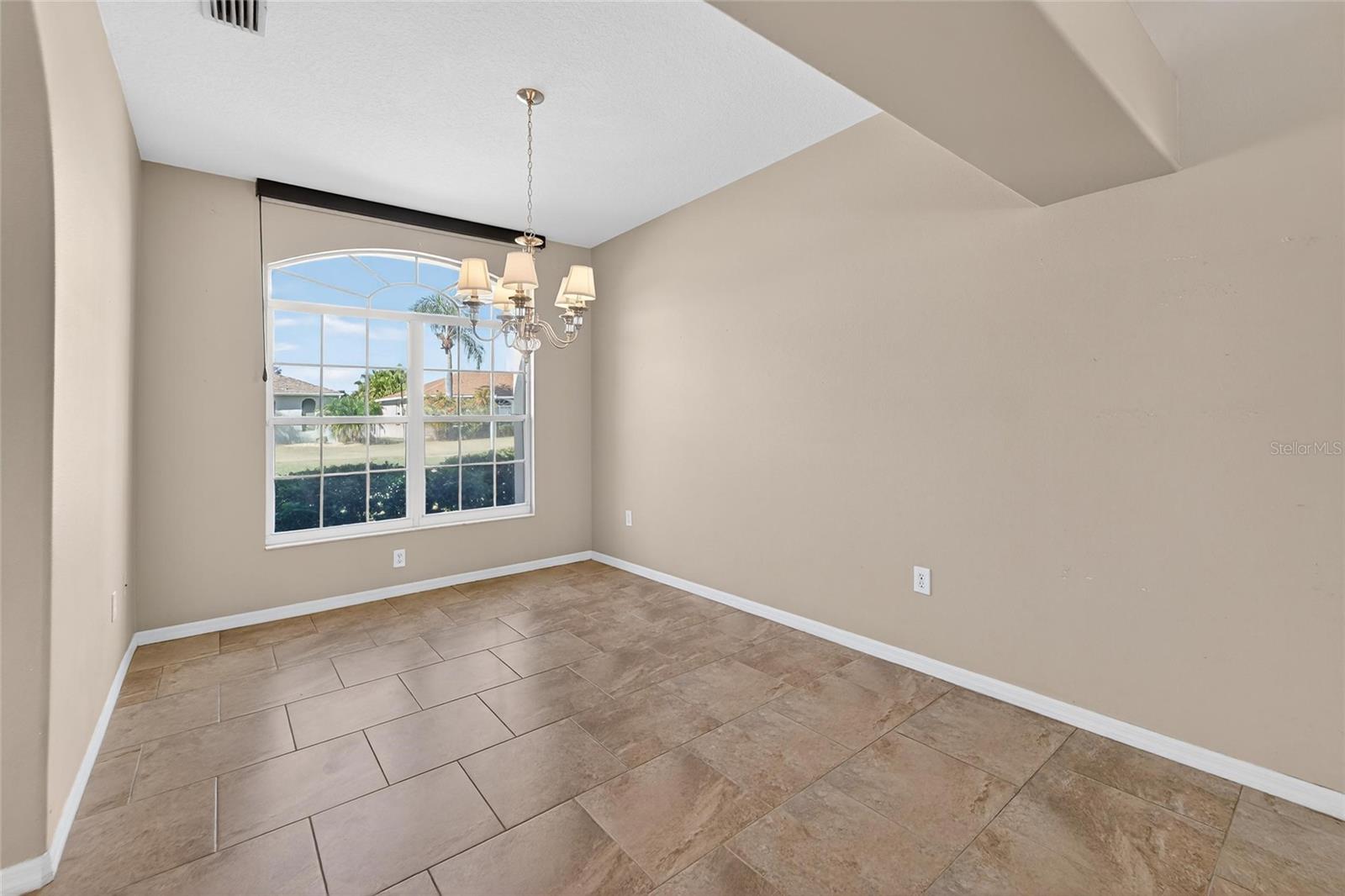 Image 13 of 87 For 1615 Oracle Drive