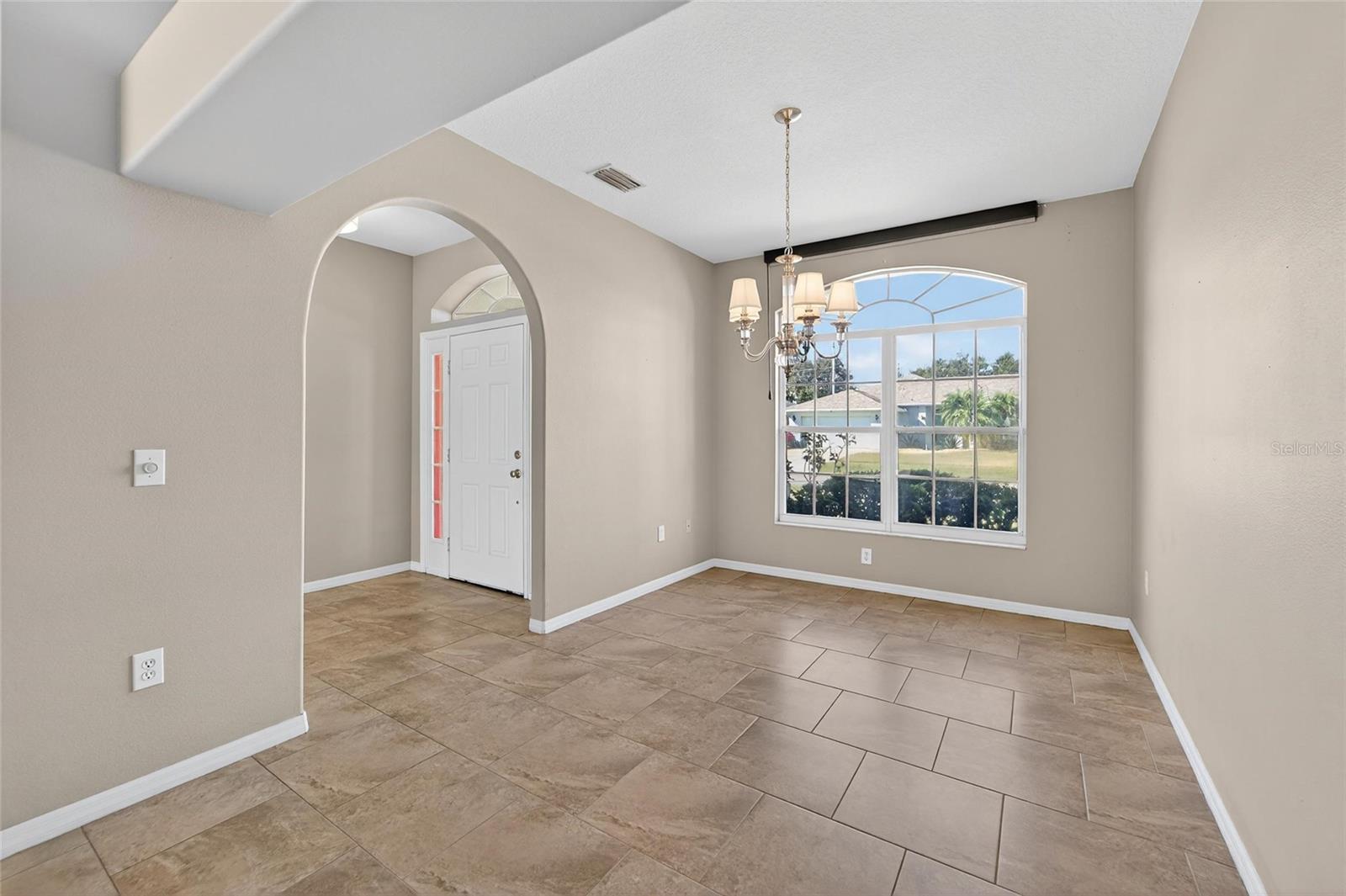 Image 14 of 87 For 1615 Oracle Drive