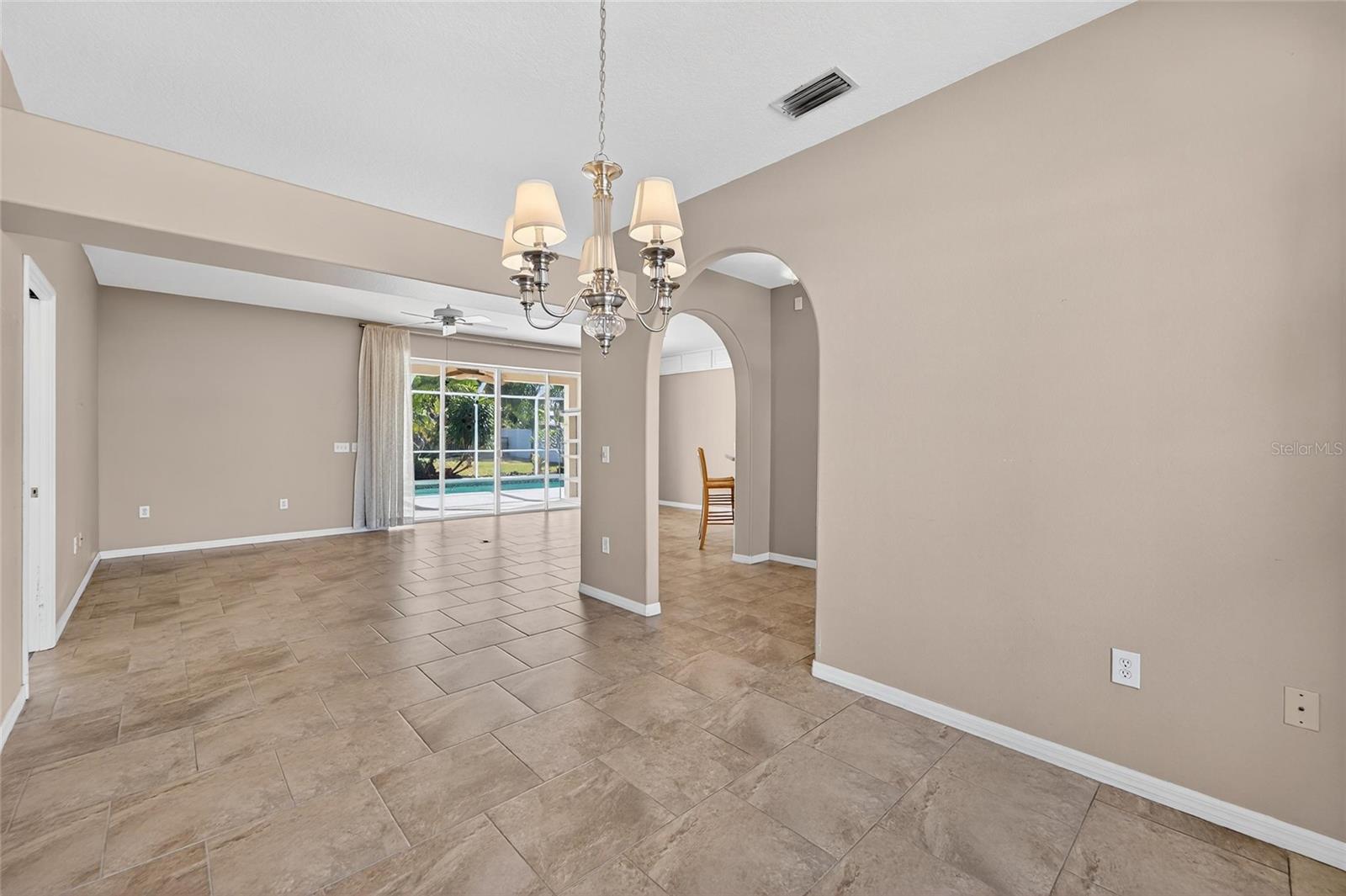 Image 15 of 87 For 1615 Oracle Drive