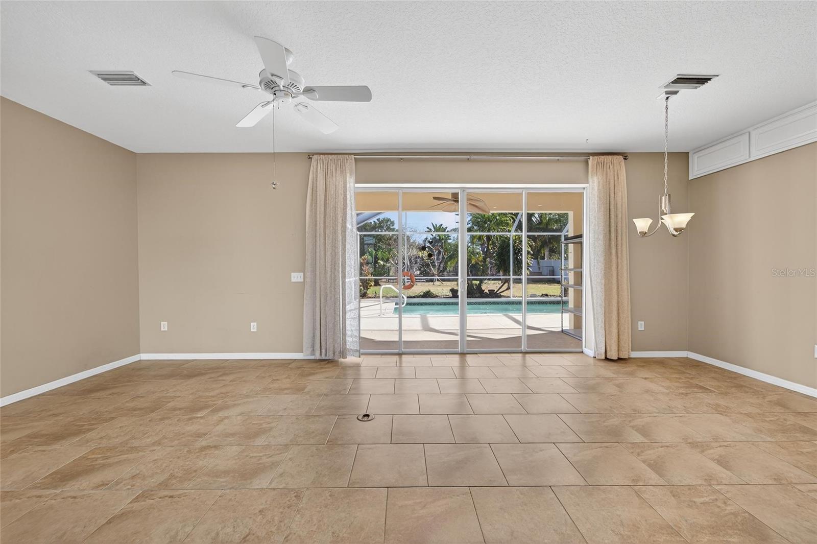 Image 16 of 87 For 1615 Oracle Drive