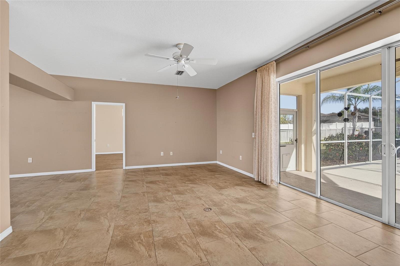 Image 17 of 87 For 1615 Oracle Drive