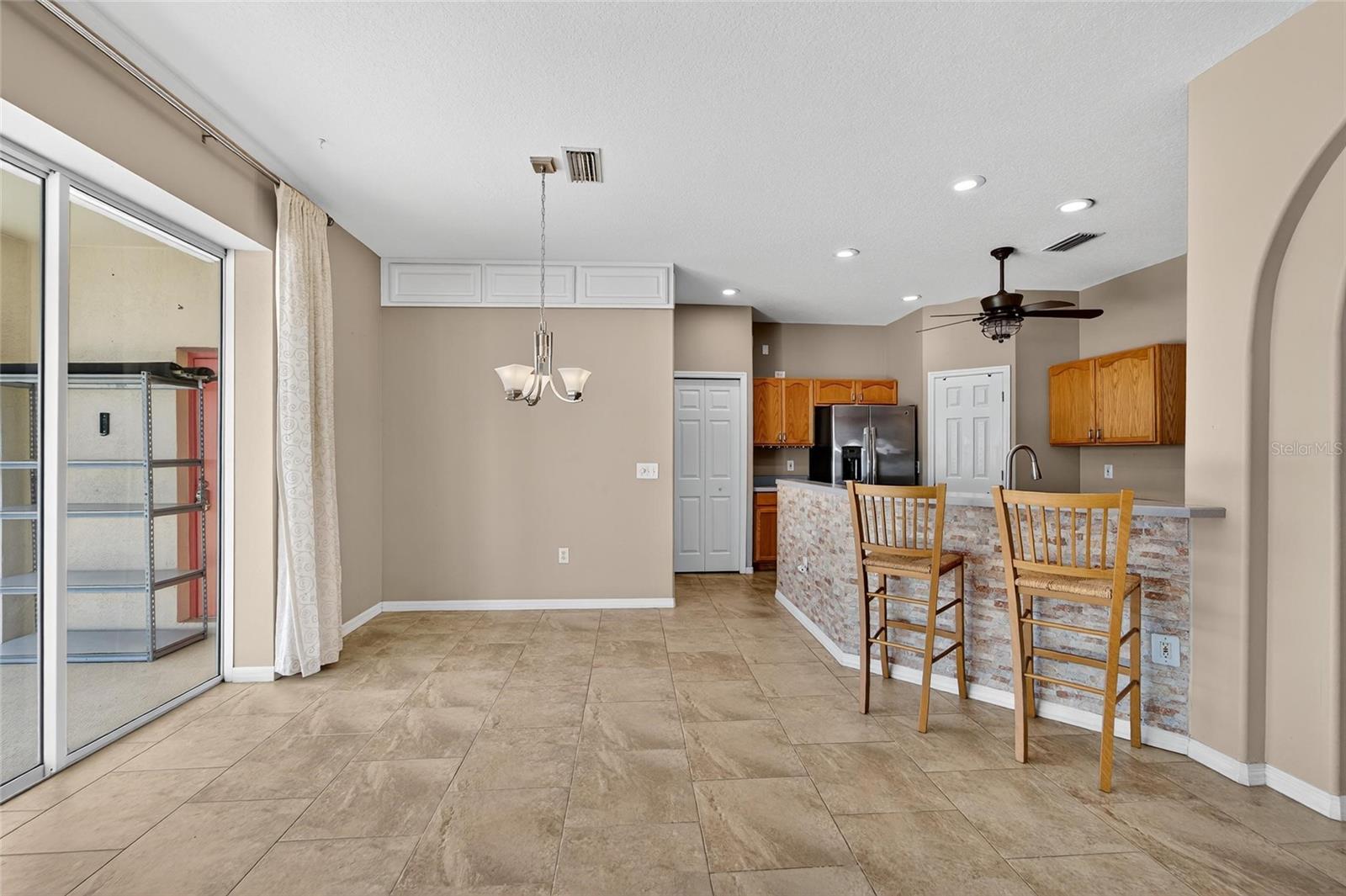 Image 21 of 87 For 1615 Oracle Drive