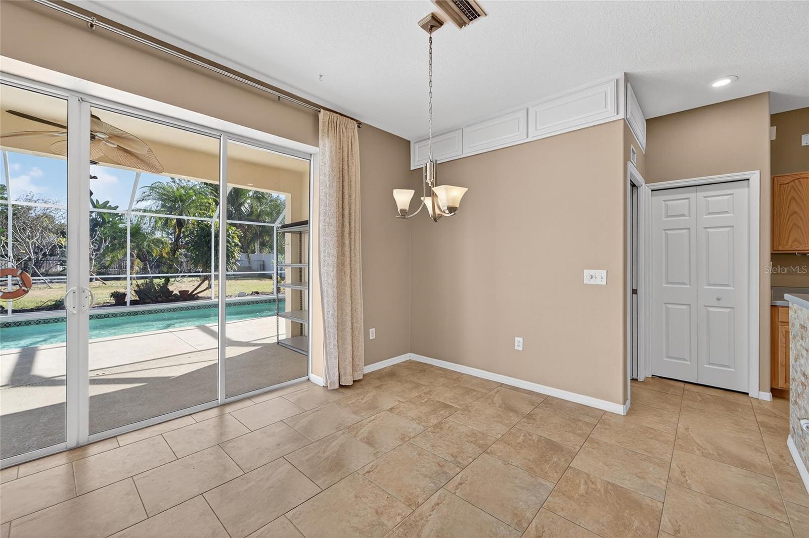 Image 22 of 87 For 1615 Oracle Drive