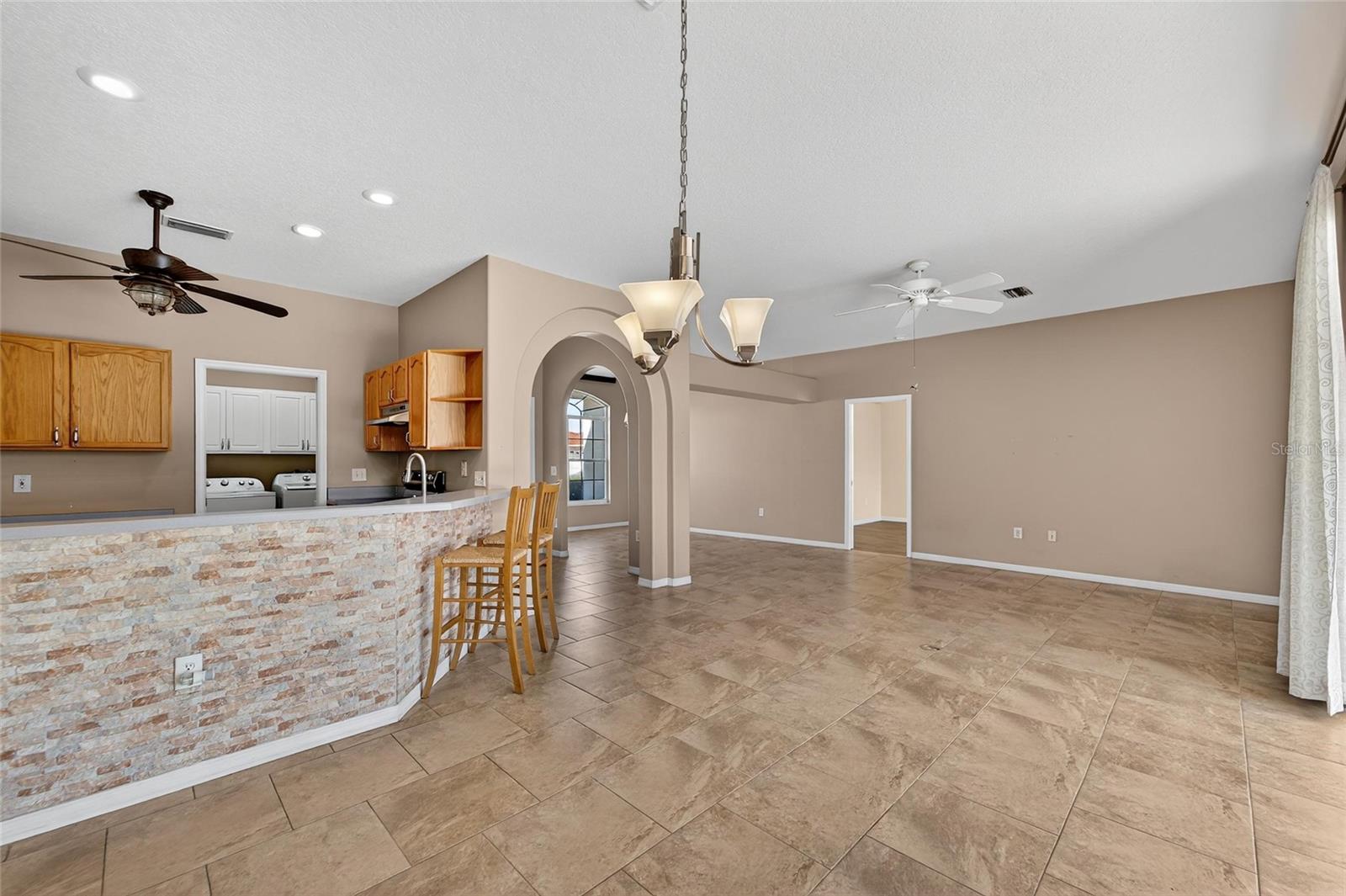 Image 23 of 87 For 1615 Oracle Drive