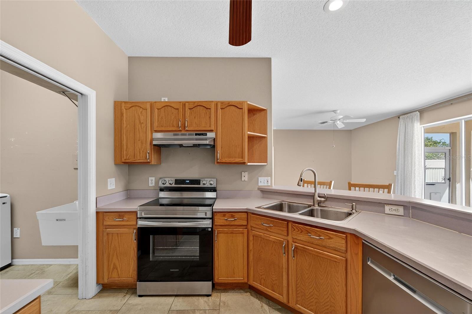 Image 28 of 87 For 1615 Oracle Drive