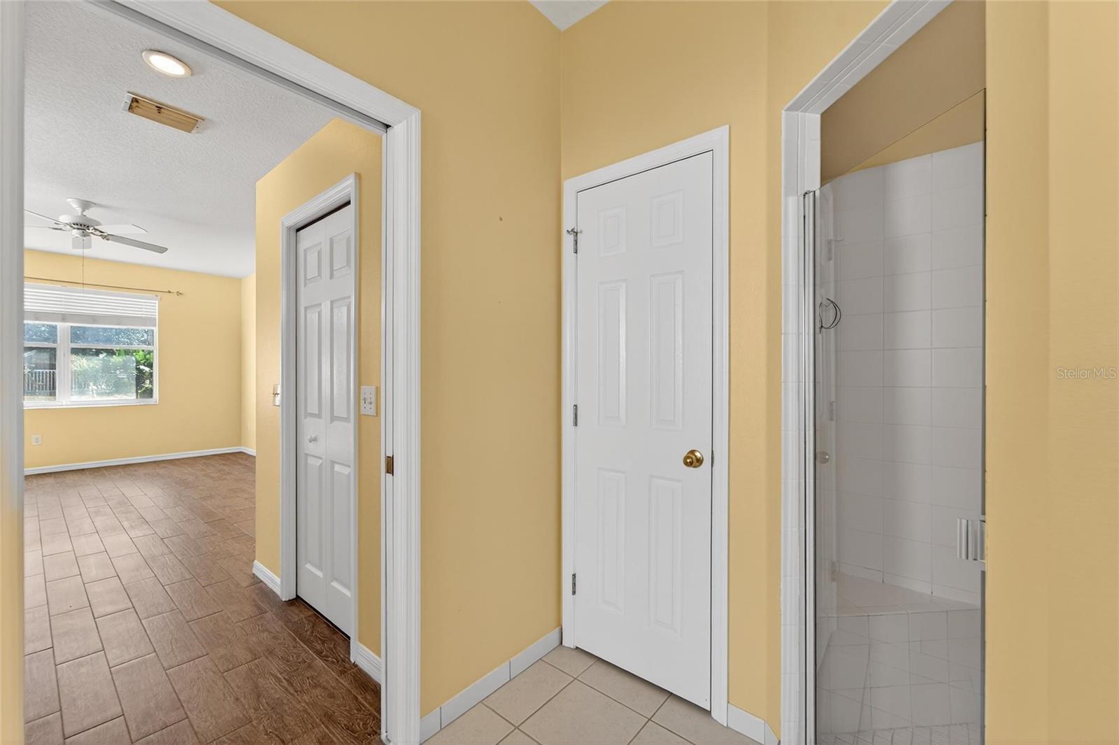 Image 42 of 87 For 1615 Oracle Drive