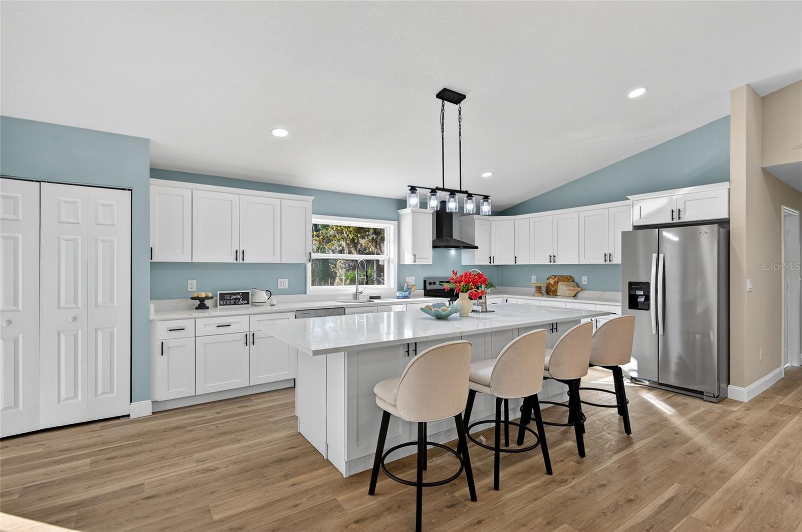 Image 11 of 32 For 7078 Threshold Point