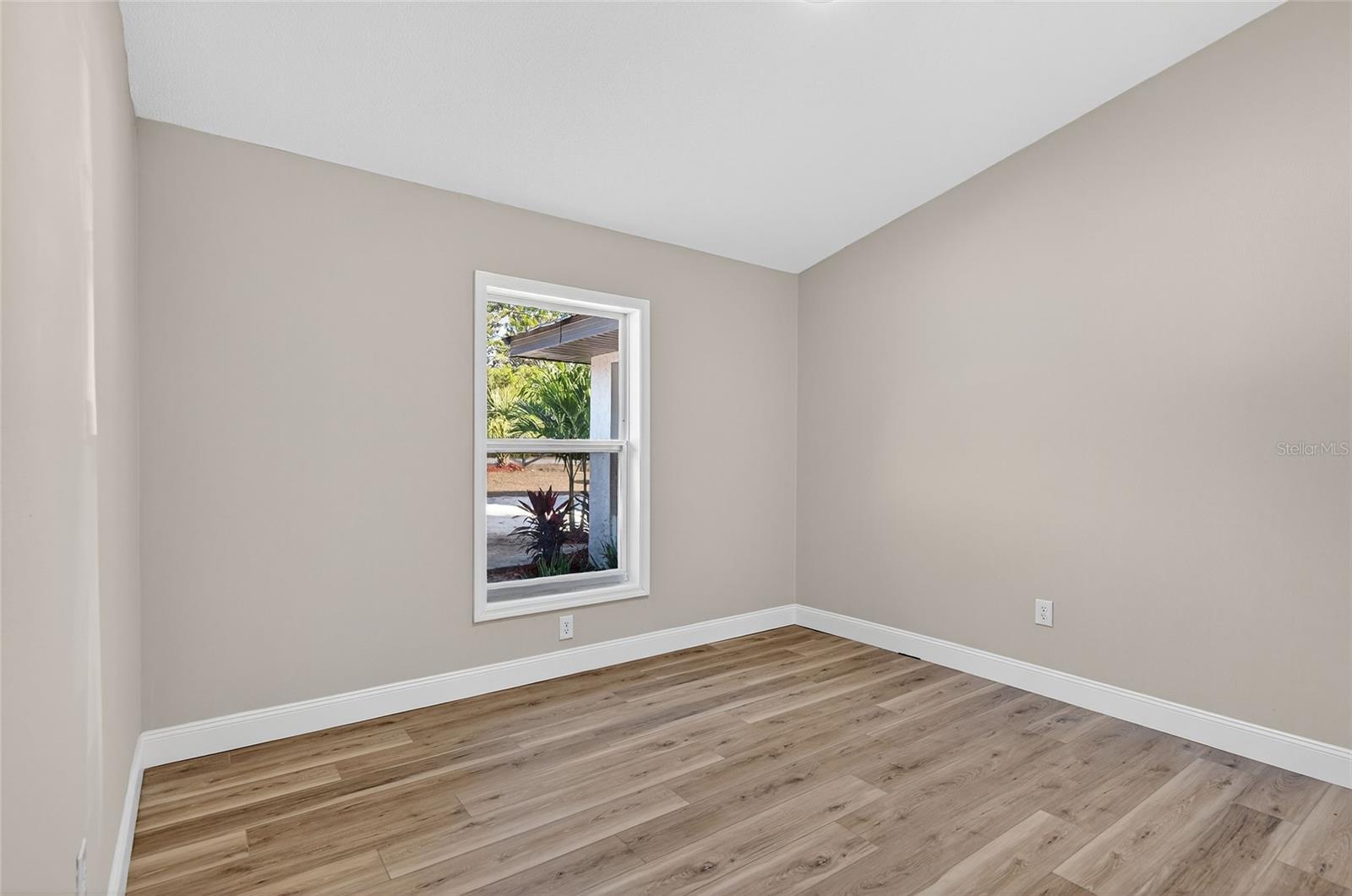 Image 20 of 32 For 7078 Threshold Point