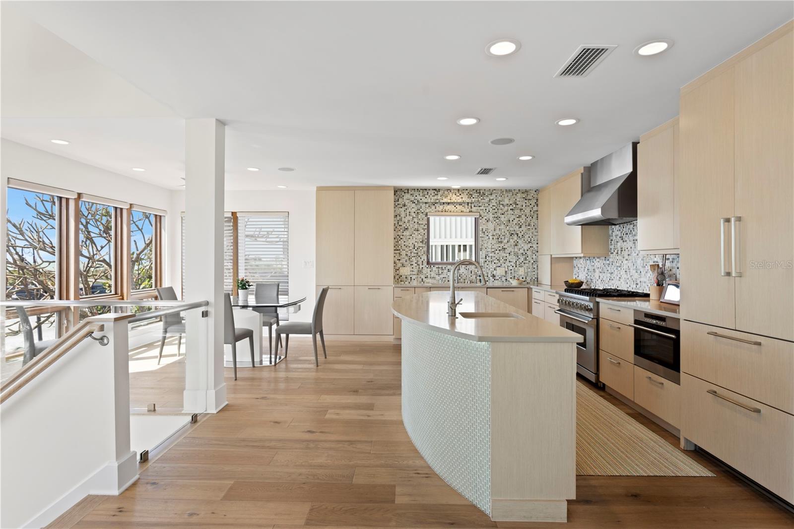 Listing photo id 8 for 2003 Gulf Way