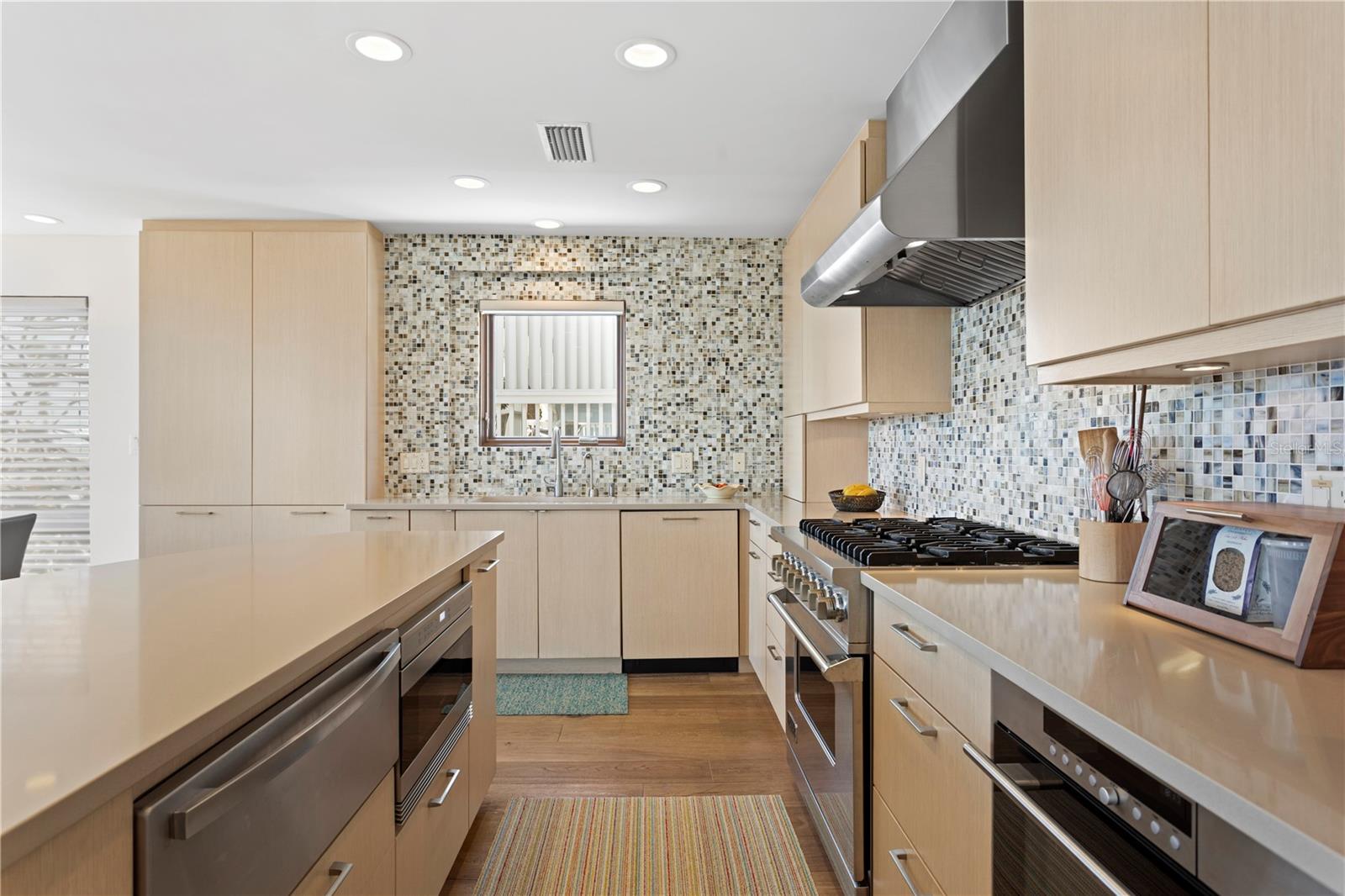 Listing photo id 9 for 2003 Gulf Way