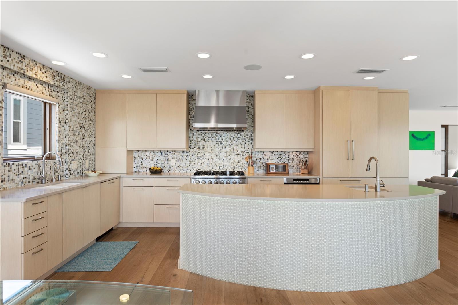 Listing photo id 12 for 2003 Gulf Way