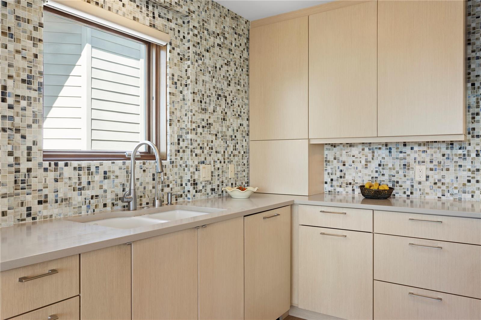 Listing photo id 13 for 2003 Gulf Way