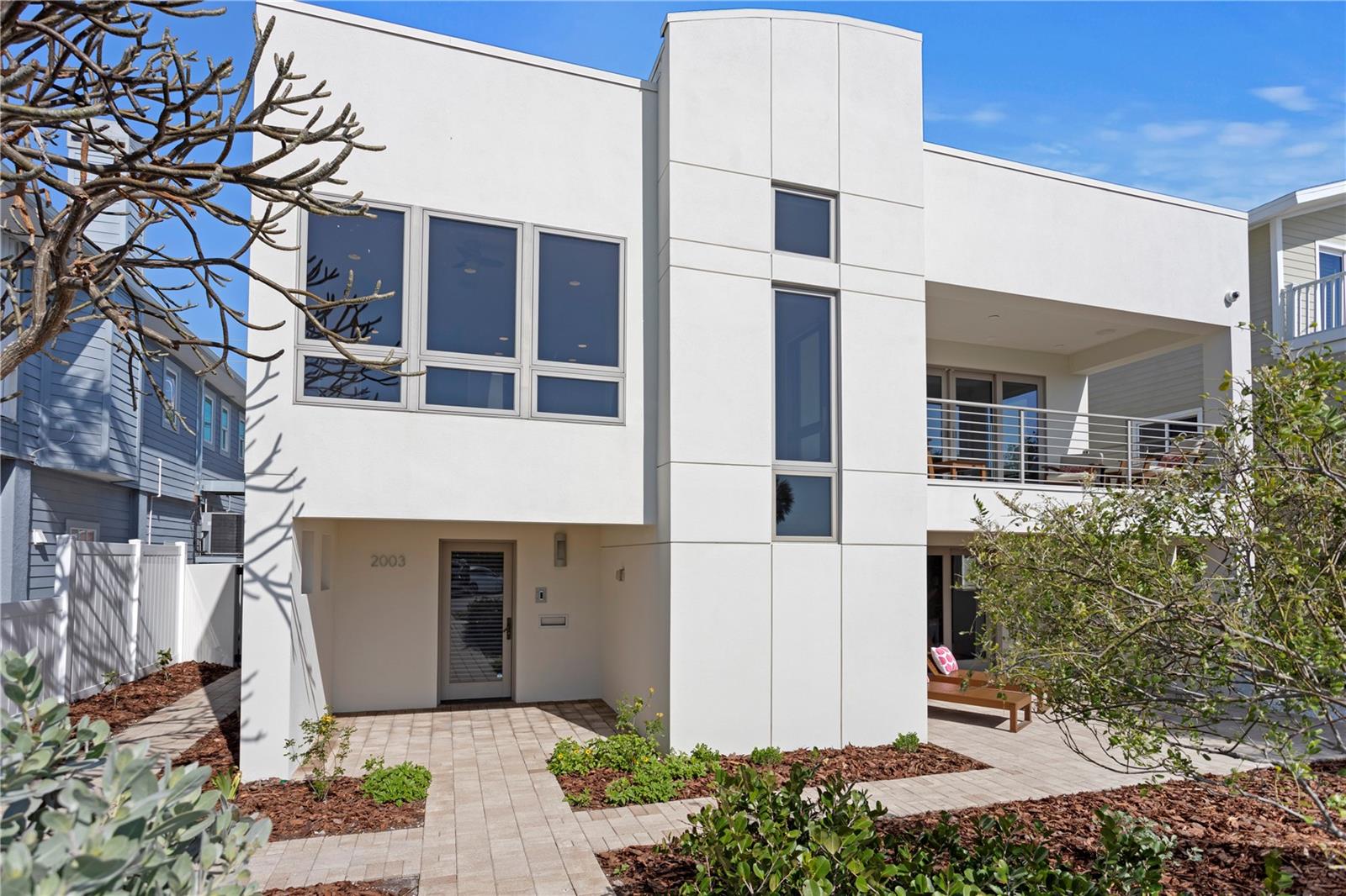 Listing photo id 0 for 2003 Gulf Way