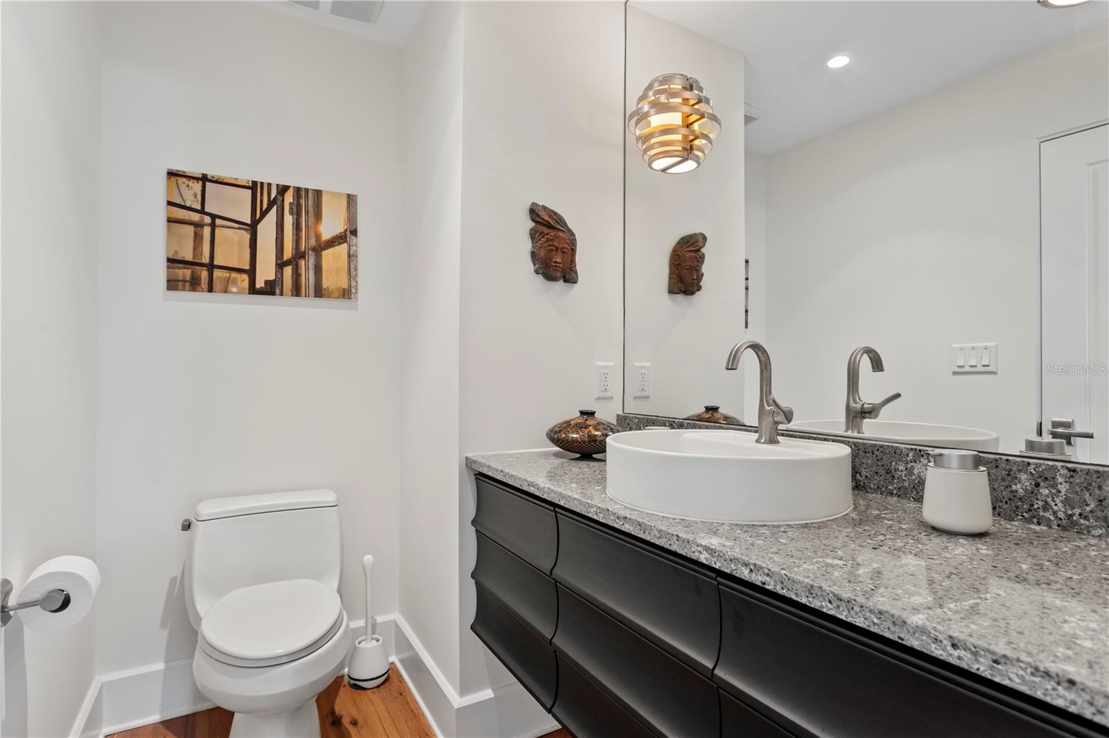 Listing photo id 30 for 2003 Gulf Way