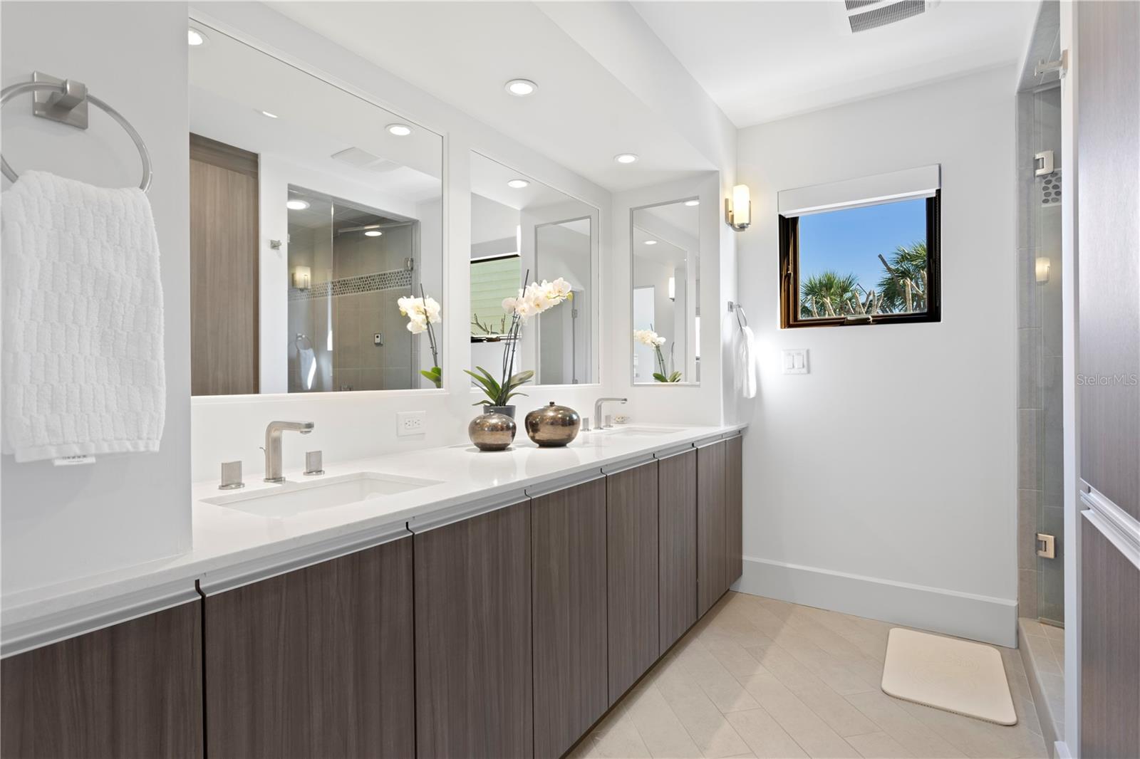 Listing photo id 36 for 2003 Gulf Way