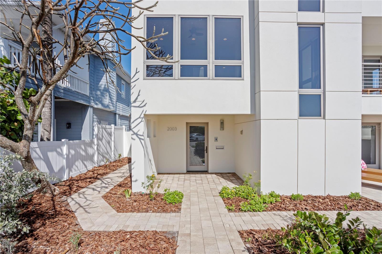 Listing photo id 2 for 2003 Gulf Way