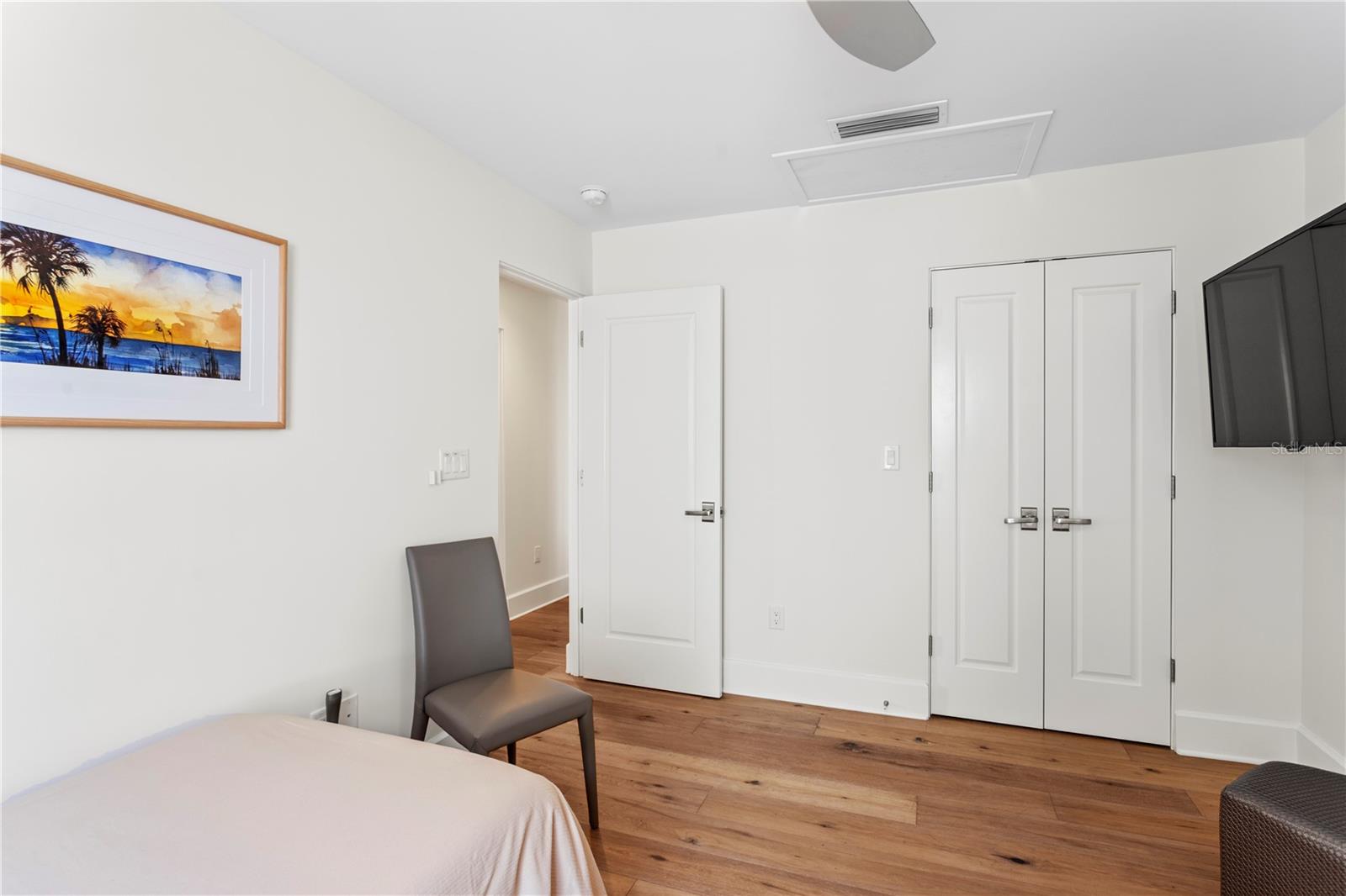 Listing photo id 38 for 2003 Gulf Way