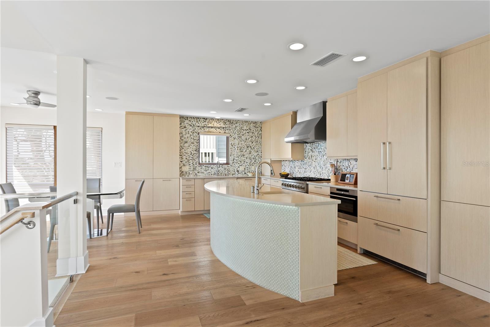 Listing photo id 7 for 2003 Gulf Way