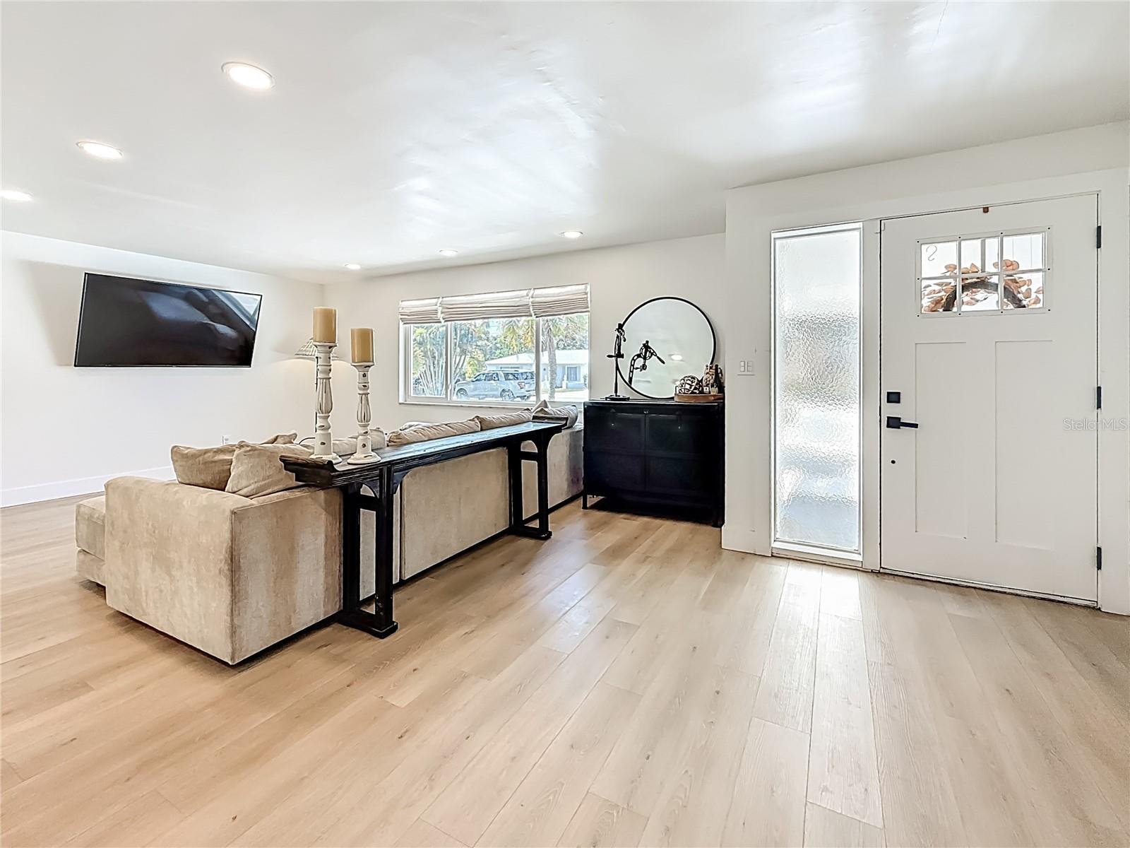 Image 6 of 65 For 9585 Portside Drive