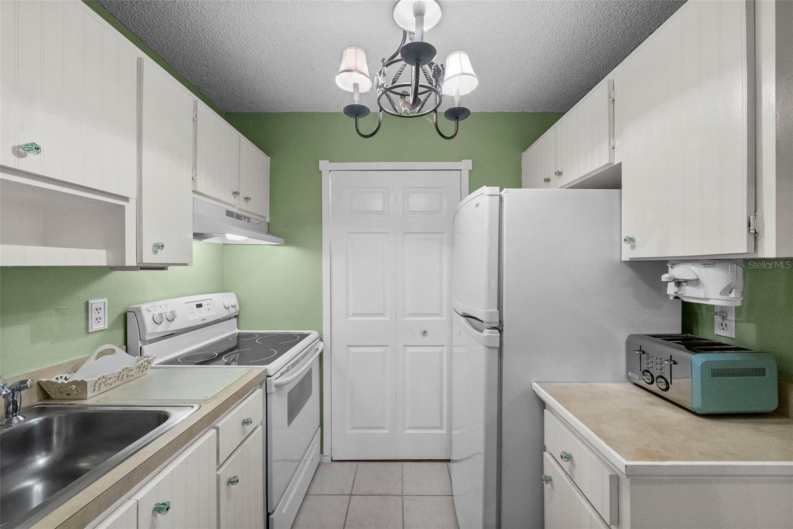 Image 15 of 56 For 3277 Fox Chase Circle N 105