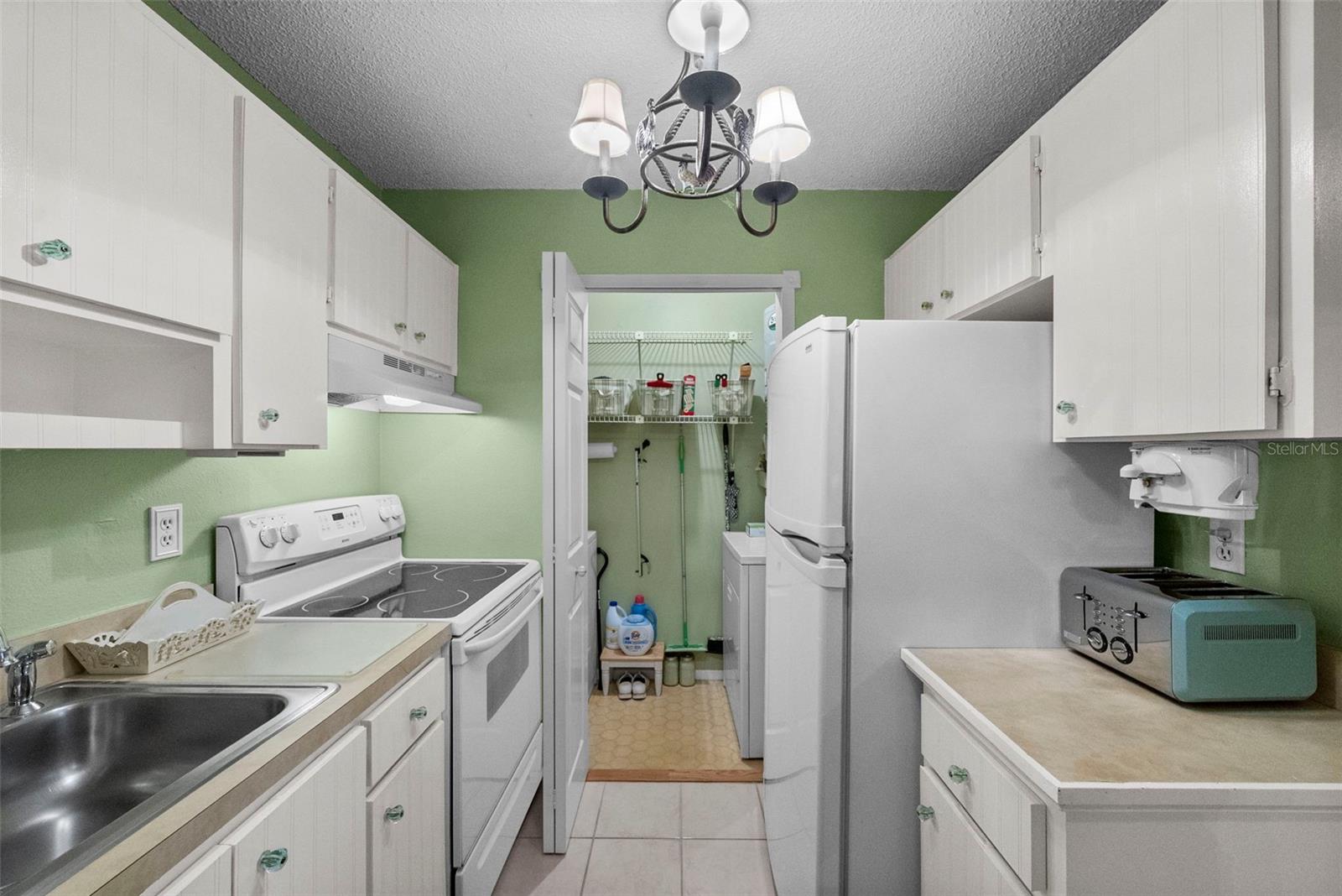 Image 16 of 56 For 3277 Fox Chase Circle N 105