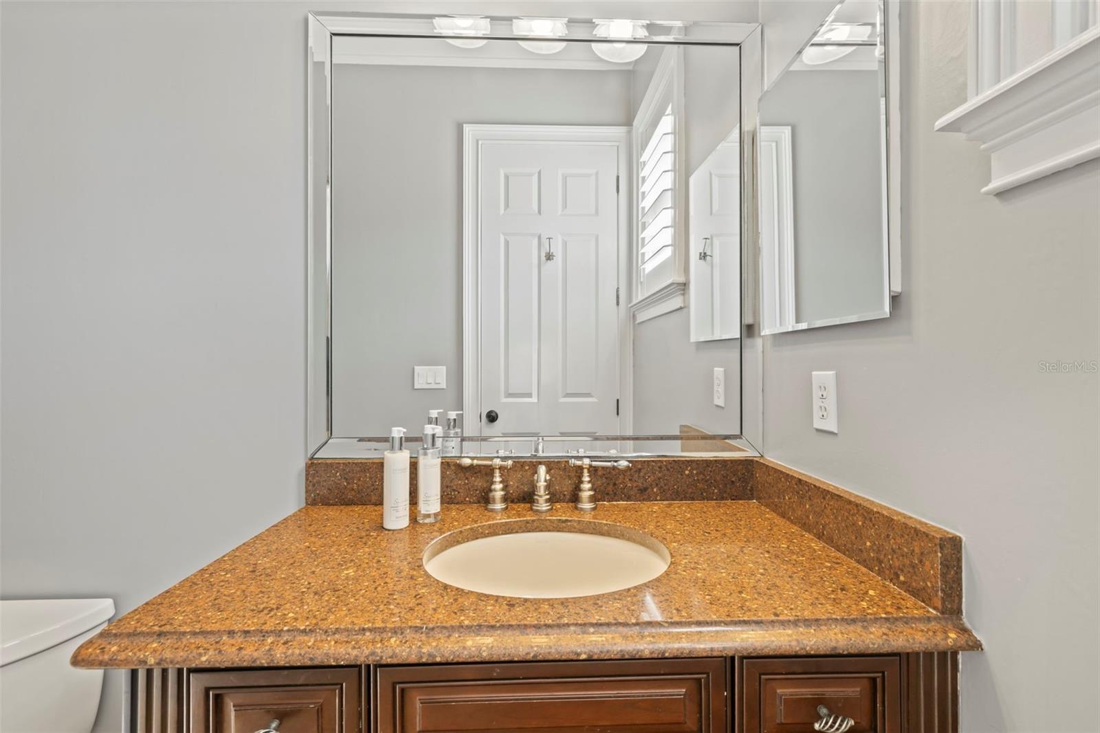 Listing photo id 47 for 17301 Ladera Estates Boulevard