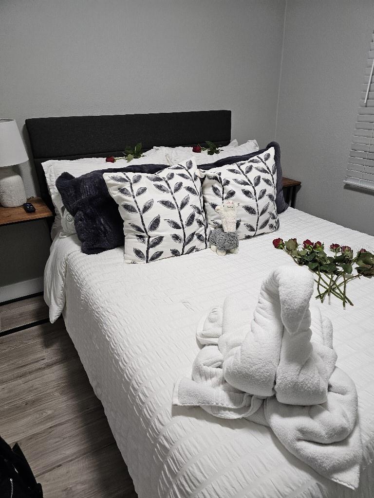 Image 6 of 9 For 634 Foster Avenue