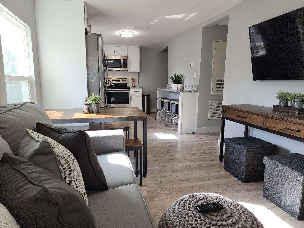 Image 7 of 9 For 634 Foster Avenue