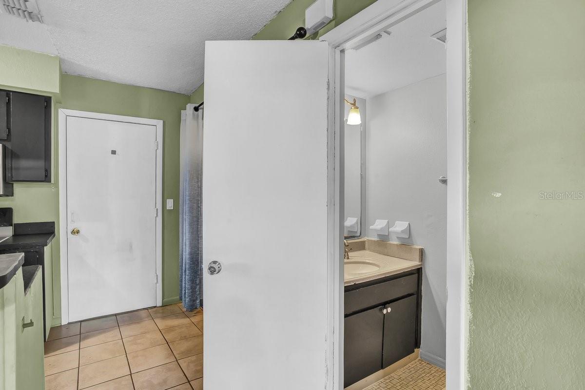 Image 20 of 40 For 1817 Crystal Grove Drive